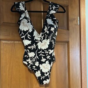 Worn once, Summersalt “The Ruffle Backflip” In  limited edition color, Floral, 8